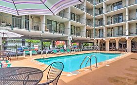 Condo With Balcony, Walk To Dtwn Gatlinburg Fun